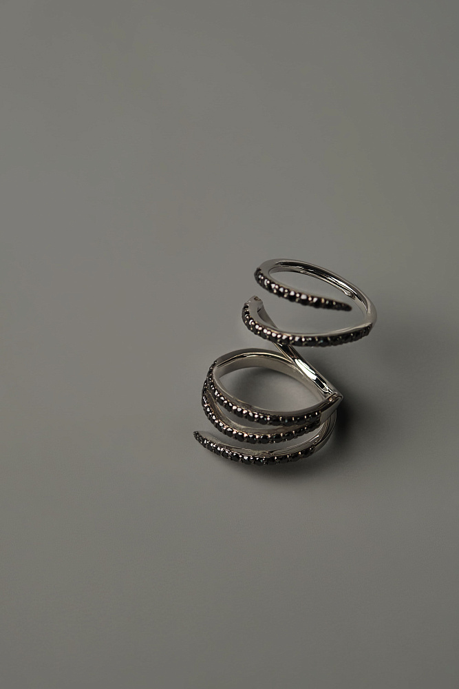 Кольцо «Спираль» из серебра 925 с чёрными фианитами - фото 3
